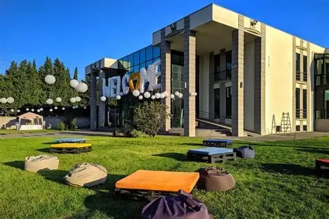 grigol-robakidze-university